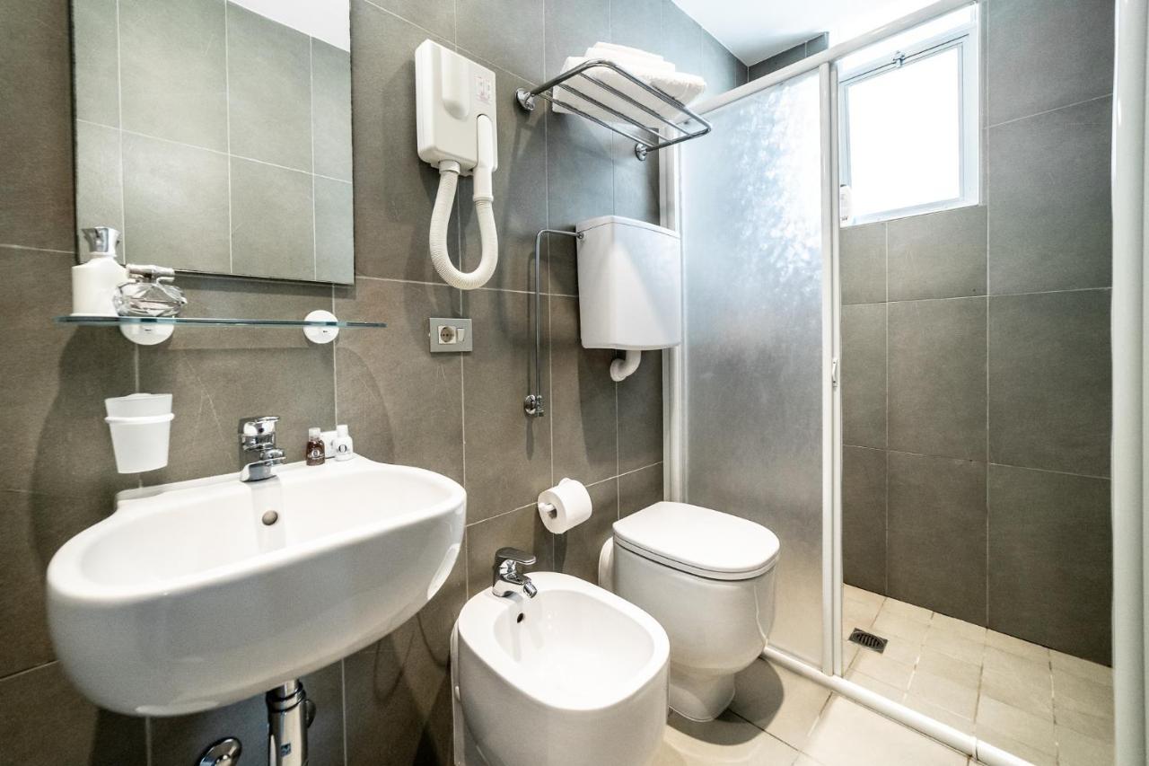 Hotel Columbia Bellaria-Igea Marina Buitenkant foto