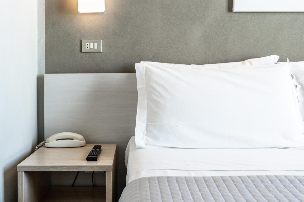 Hotel Columbia Bellaria-Igea Marina Buitenkant foto